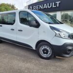 Renault trafic blanc vue latérale droit